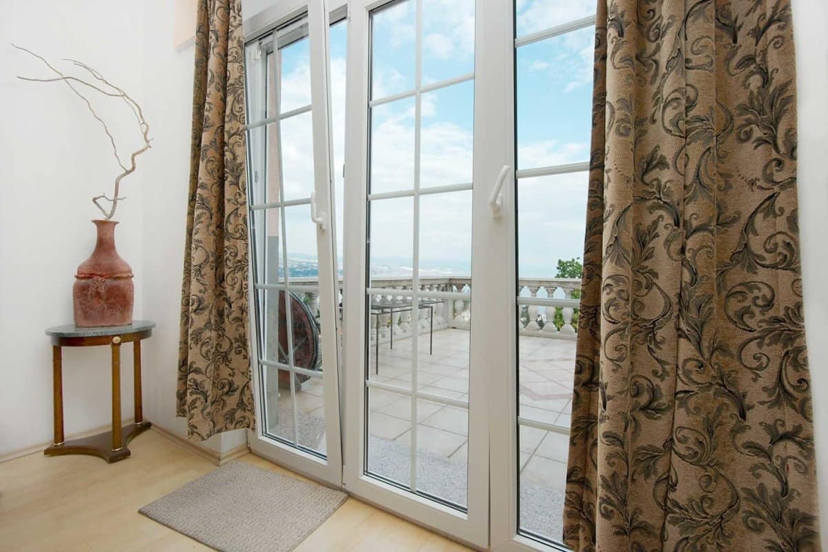 Что делать, если заело замок или ручку балконной двери: 4 способа решения проблемы - 3