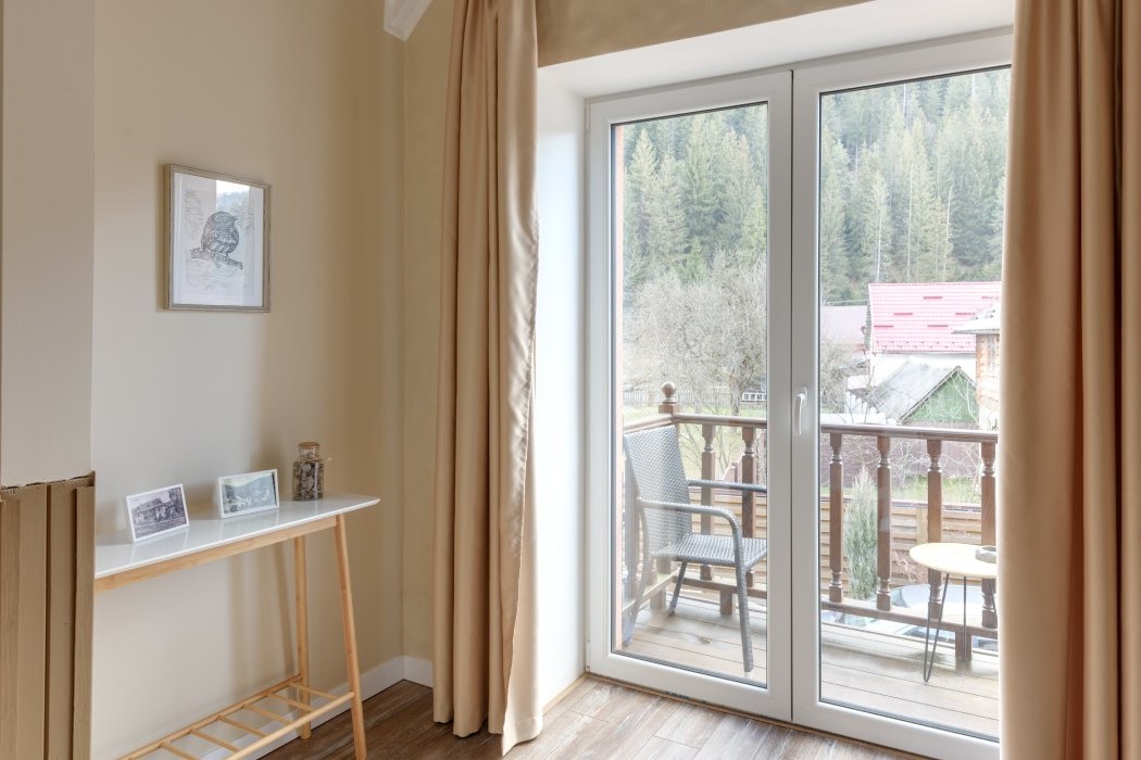 Что делать, если заело замок или ручку балконной двери: 4 способа решения проблемы