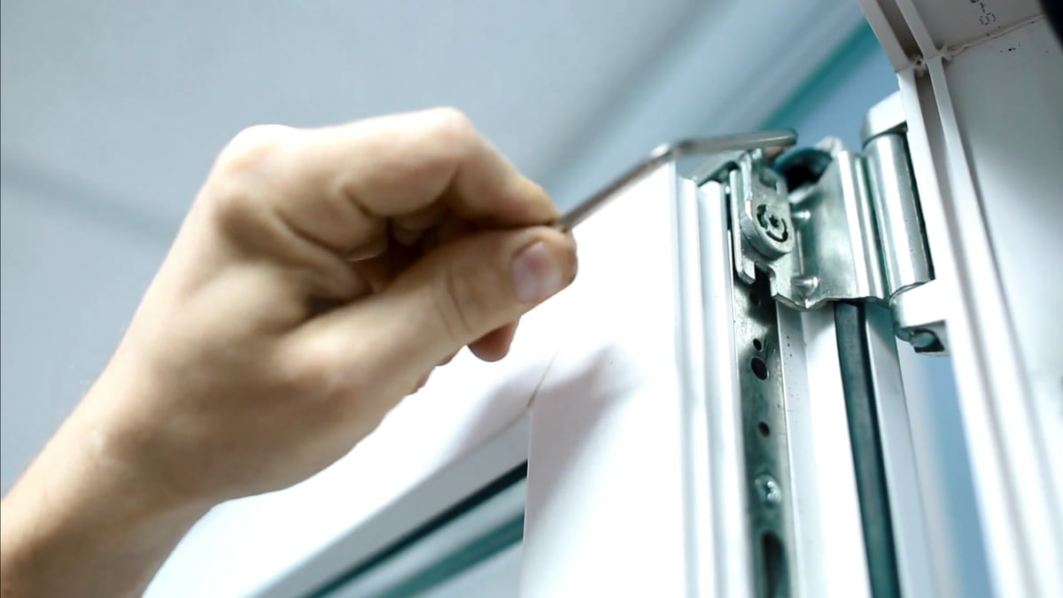 Что делать, если заело замок или ручку балконной двери: 4 способа решения проблемы - 2